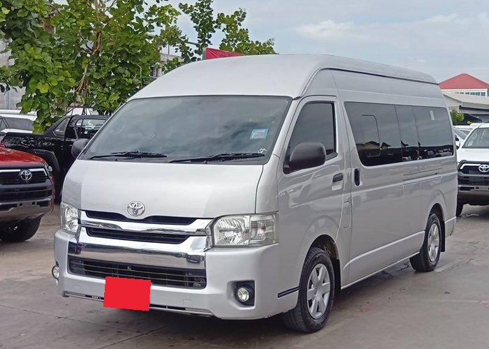 TOYOTA COMMUTER