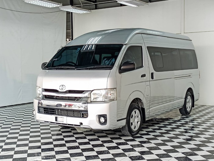 TOYOTA COMMUTER