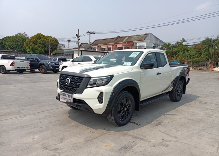 NISSAN Navara