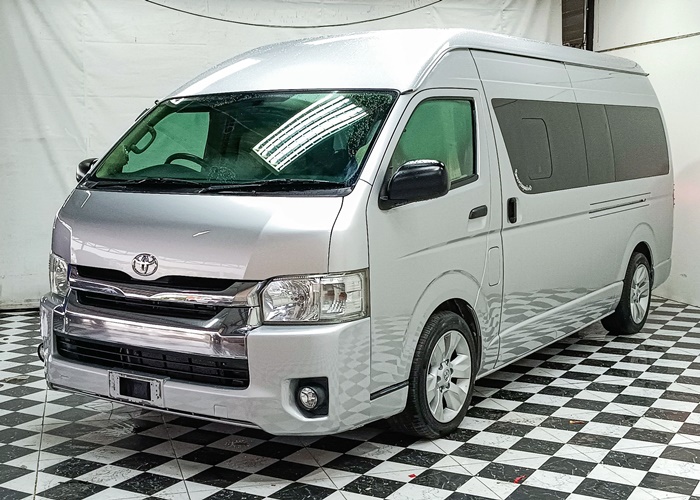 TOYOTA COMMUTER