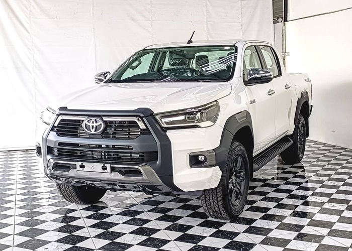 TOYOTA Hilux