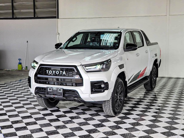 TOYOTA Hilux