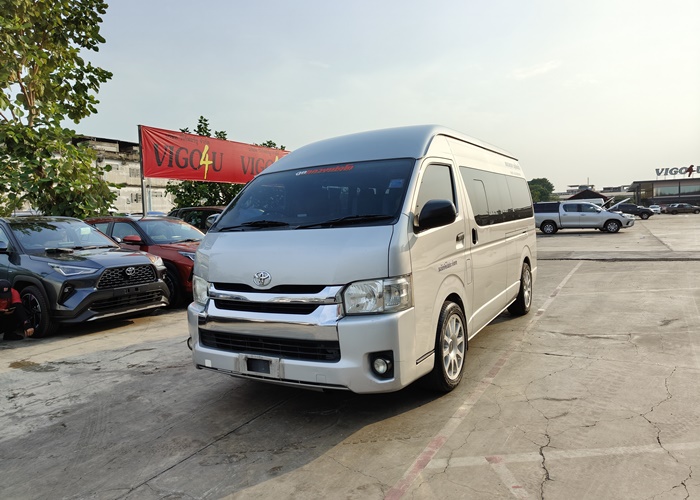 TOYOTA COMMUTER