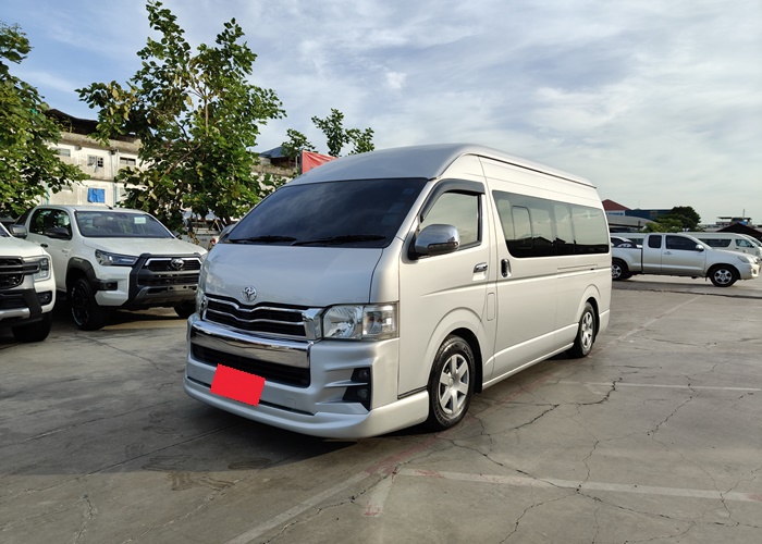 TOYOTA COMMUTER