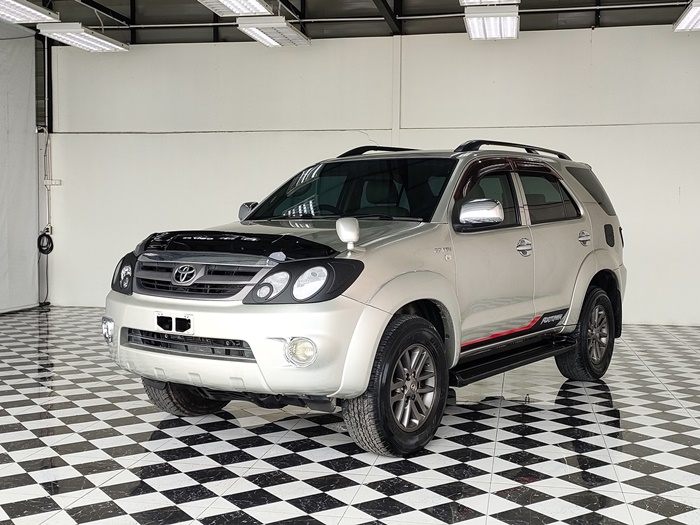 TOYOTA Fortuner