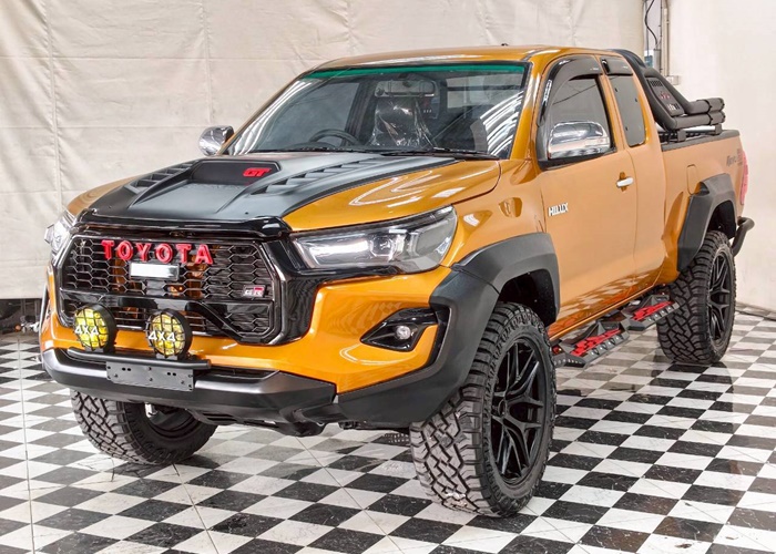 TOYOTA Hilux