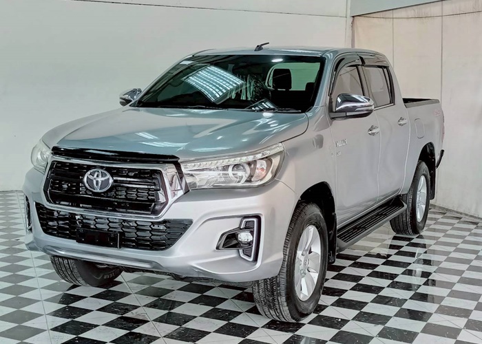 TOYOTA Hilux