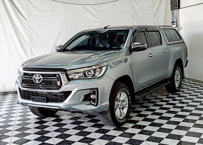 TOYOTA Hilux