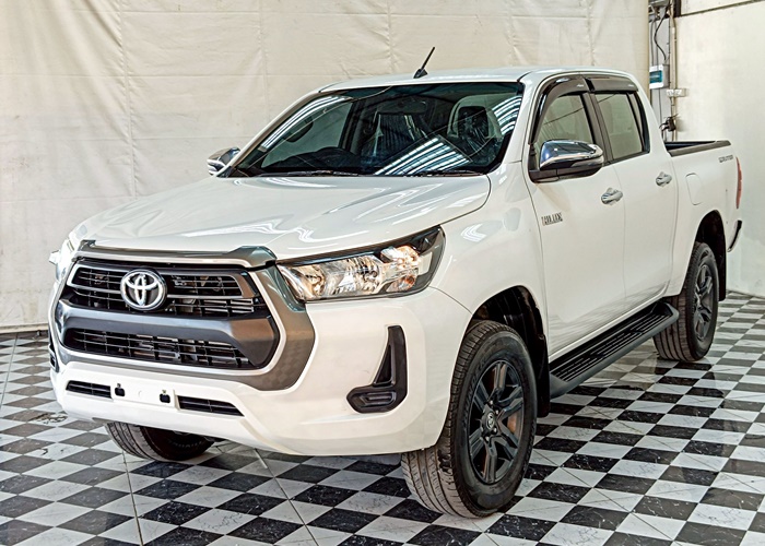 TOYOTA Hilux