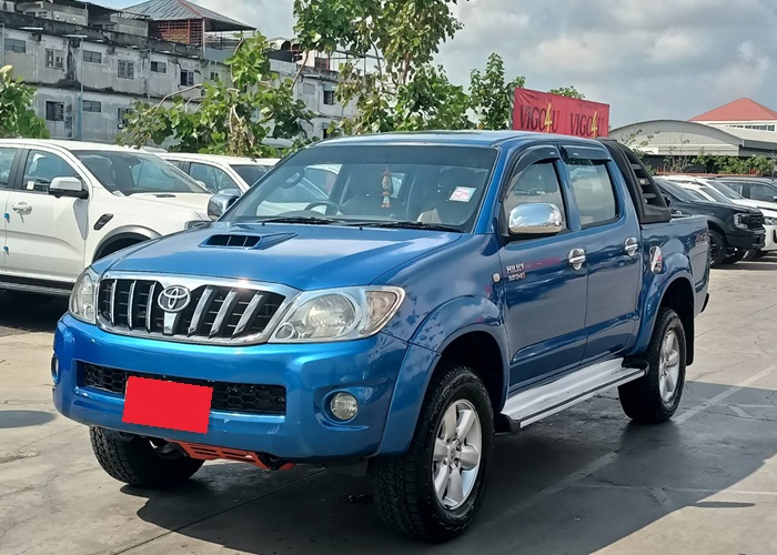TOYOTA Hilux