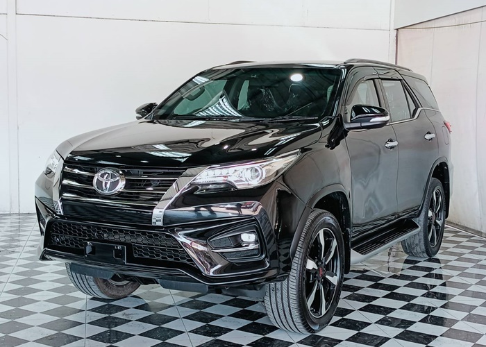 TOYOTA Fortuner