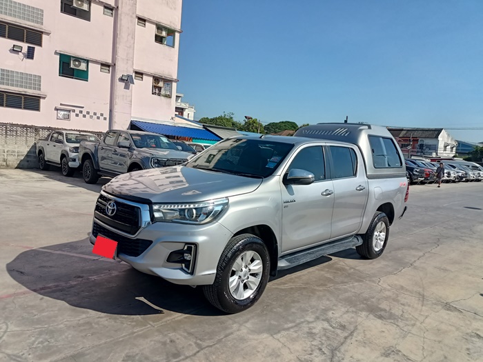 TOYOTA Hilux