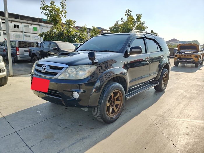 TOYOTA Fortuner