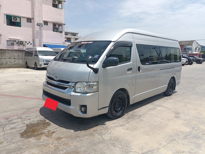 TOYOTA COMMUTER