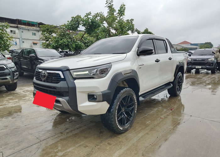 TOYOTA Hilux