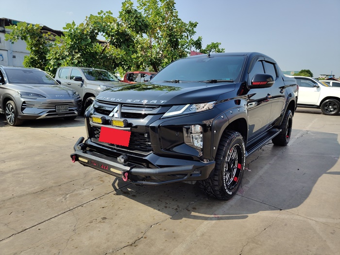MITSUBISHI Triton