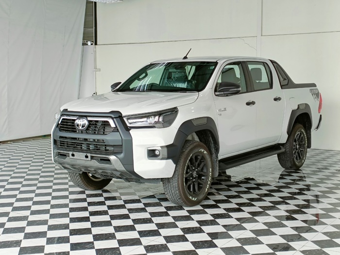 TOYOTA Hilux