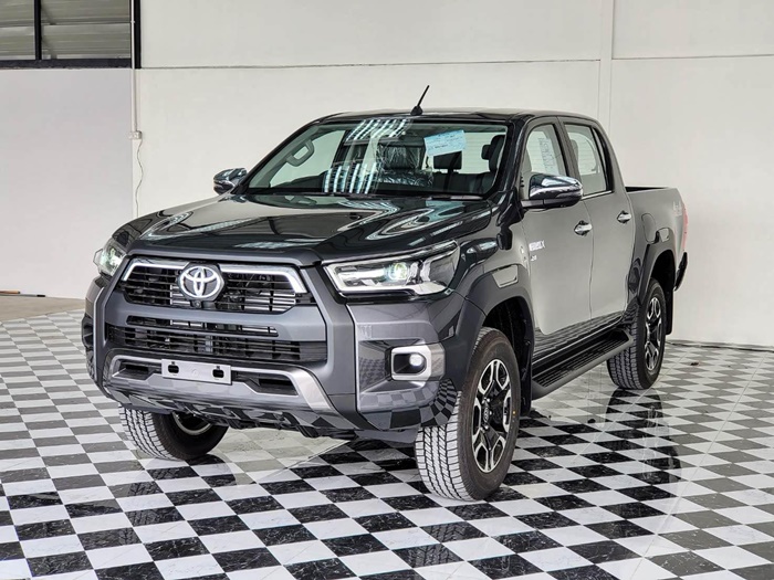 TOYOTA Hilux