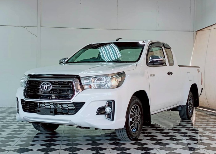 TOYOTA Hilux