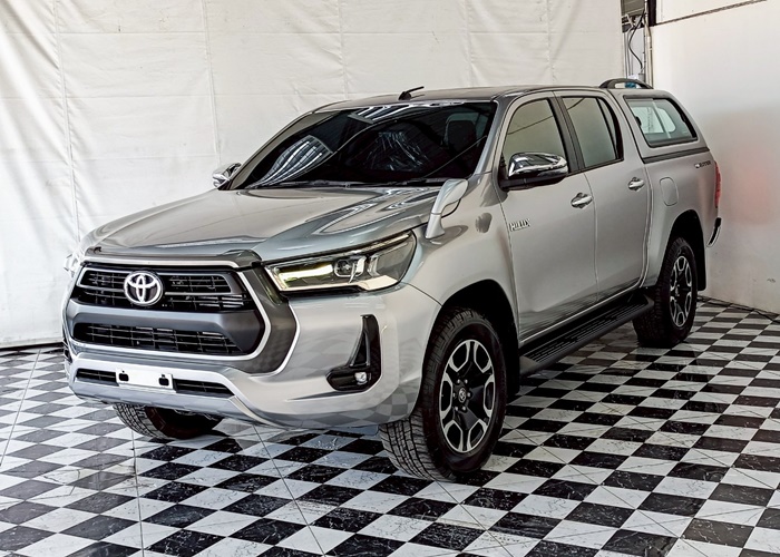 TOYOTA Hilux