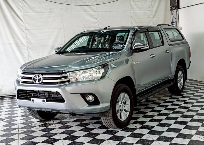 TOYOTA Hilux