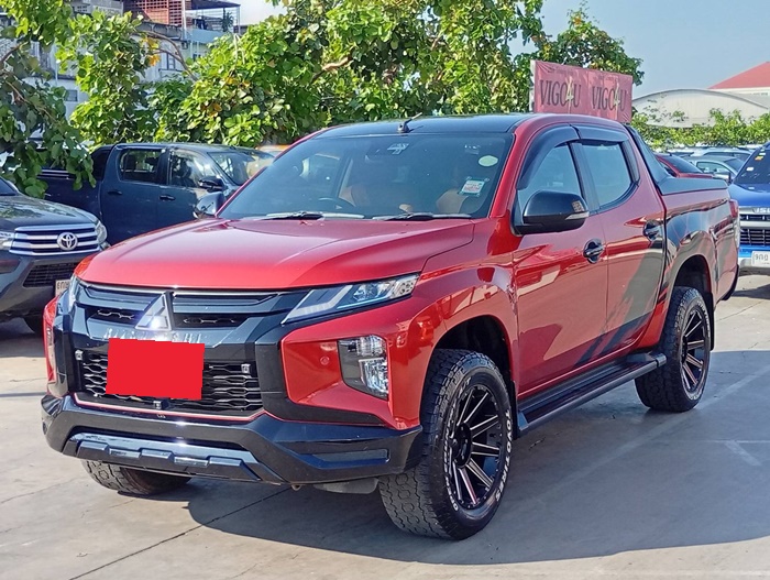 MITSUBISHI Triton