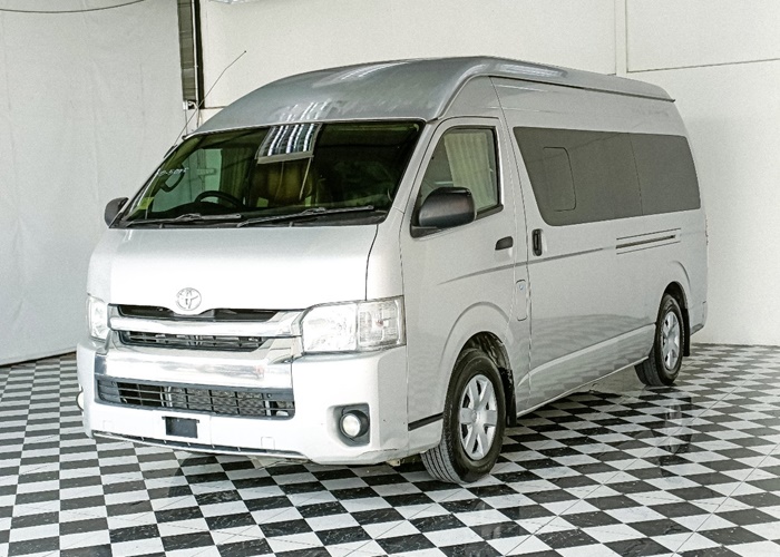 TOYOTA COMMUTER