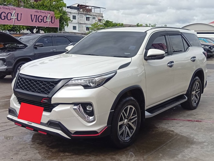 TOYOTA Fortuner