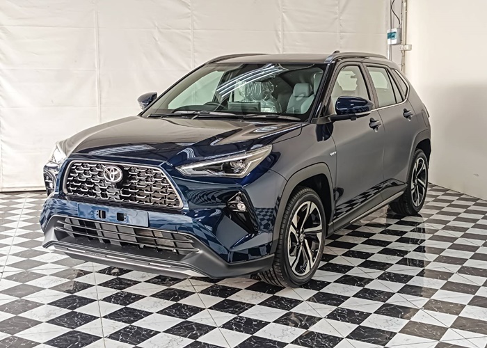 TOYOTA CROSS