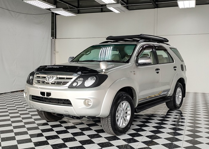 TOYOTA Fortuner