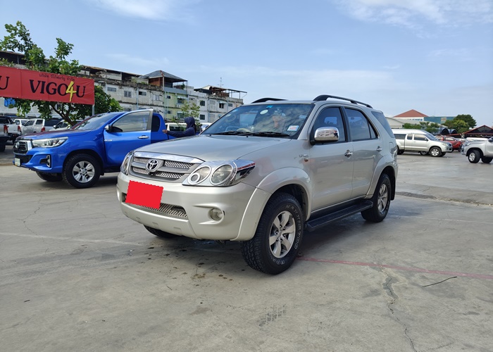 TOYOTA Fortuner