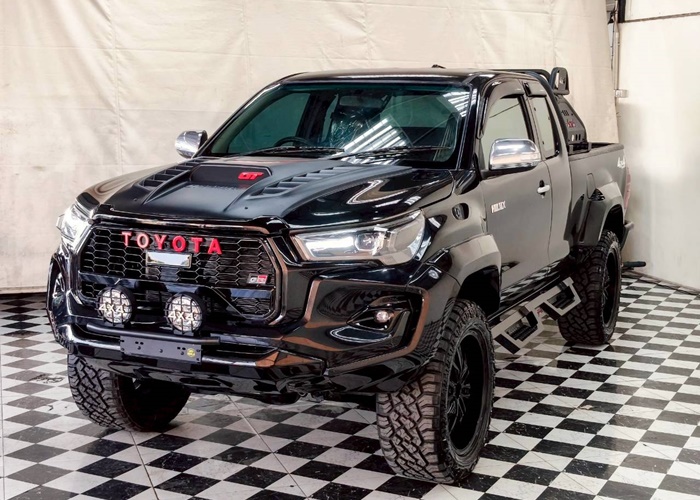 TOYOTA Hilux