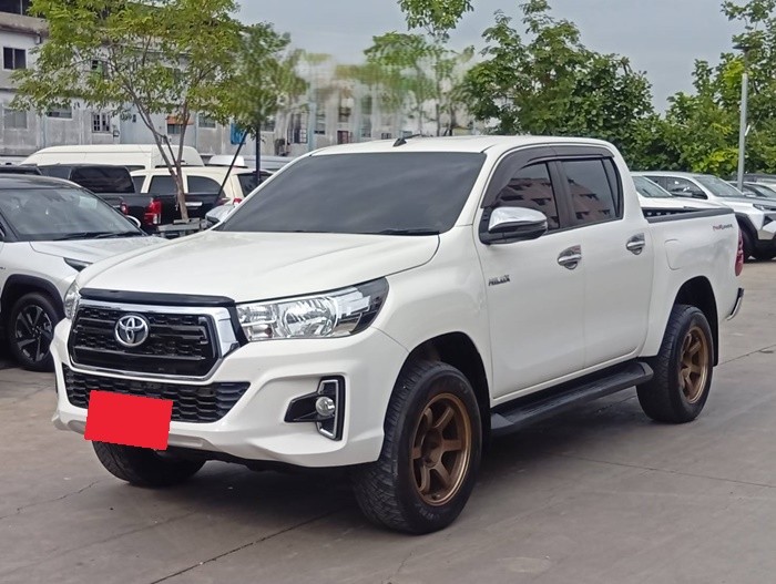 TOYOTA Hilux