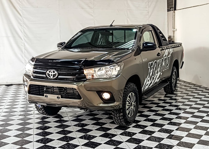TOYOTA Hilux