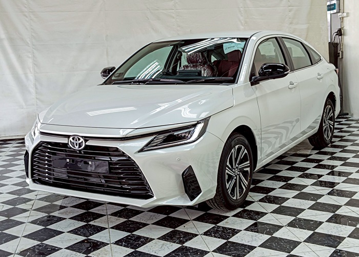 TOYOTA CROSS