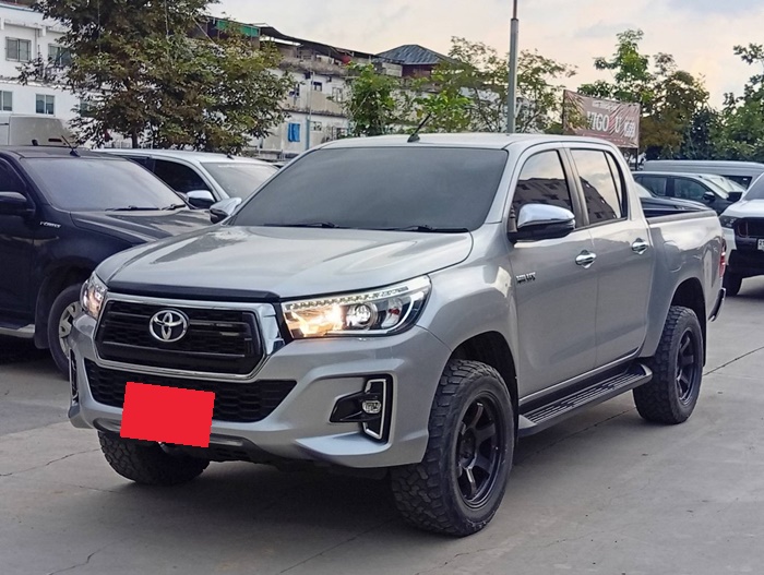 TOYOTA Hilux
