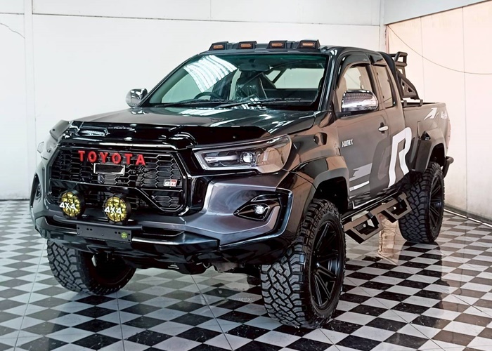 TOYOTA Hilux