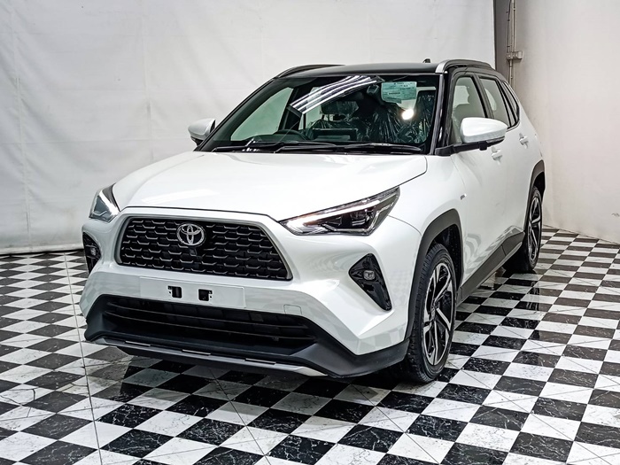 TOYOTA CROSS