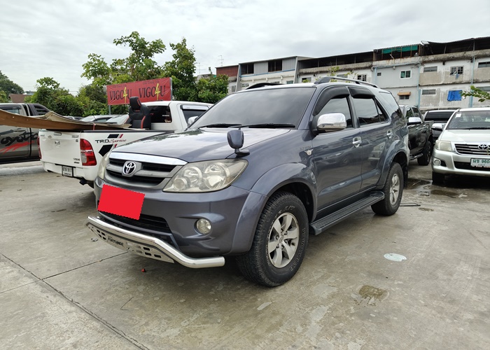 TOYOTA Fortuner