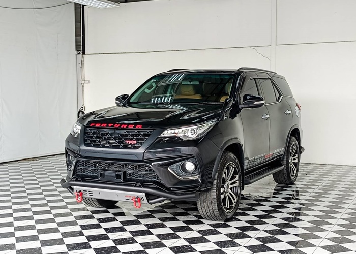 TOYOTA Fortuner