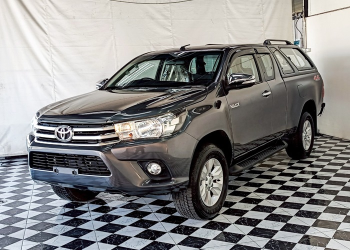 TOYOTA Hilux