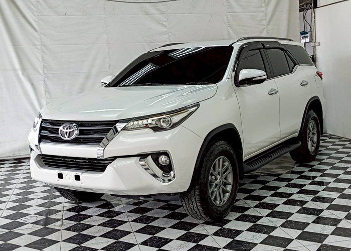 TOYOTA Fortuner