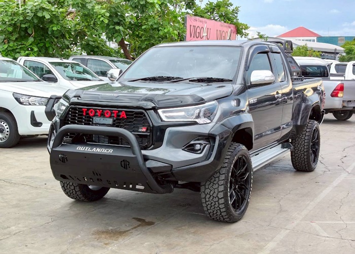 TOYOTA Hilux