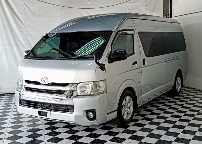 TOYOTA COMMUTER