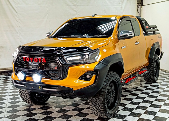 TOYOTA Hilux