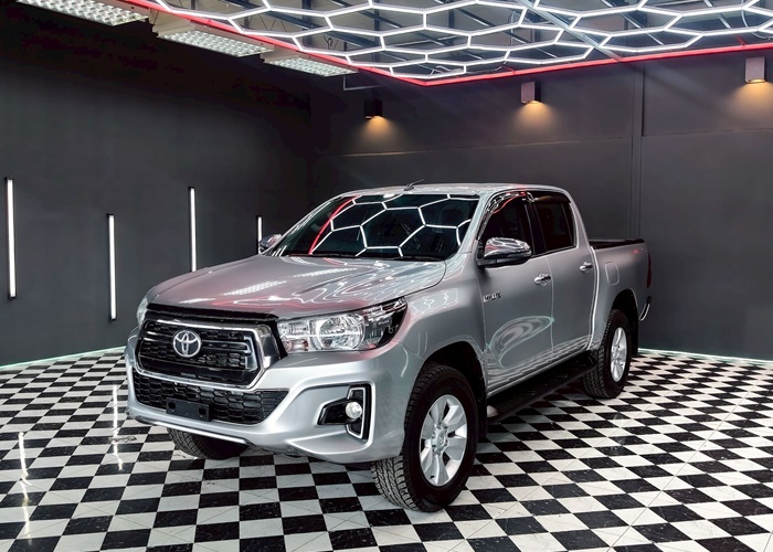 TOYOTA Hilux