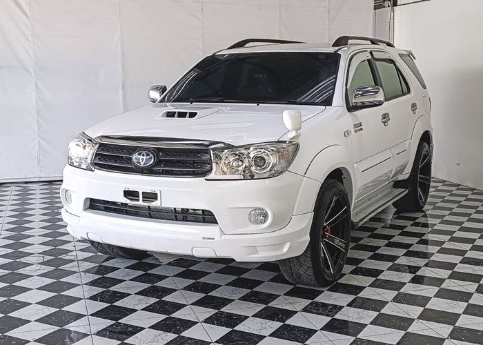 TOYOTA Fortuner