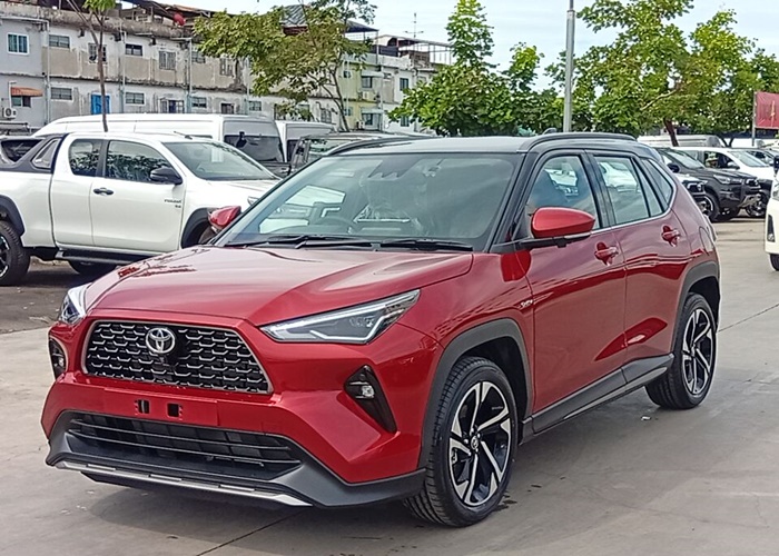TOYOTA CROSS