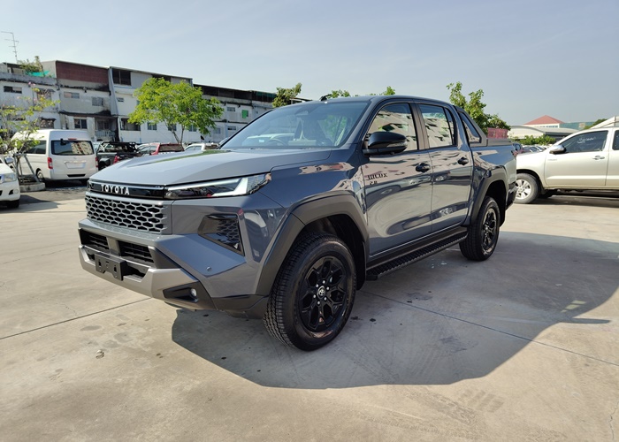 TOYOTA TRAVO OVERLAND PLUS