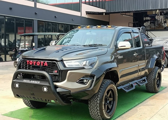 TOYOTA Hilux